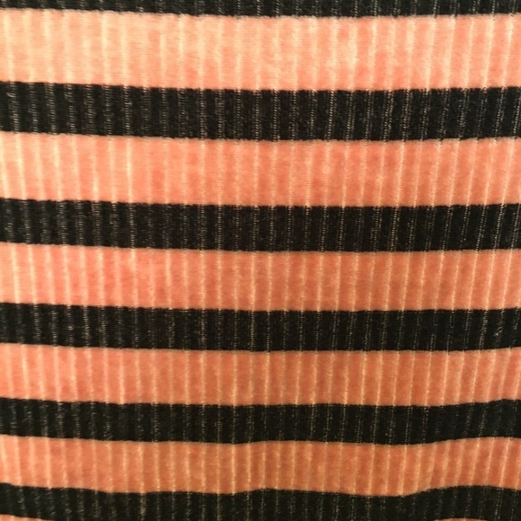 Sans Souci size Small top - Picture 3 of 4